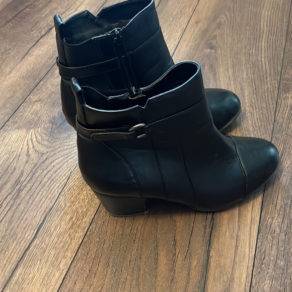 Catherine’s faux leather ankle boots - Picture 2 of 7